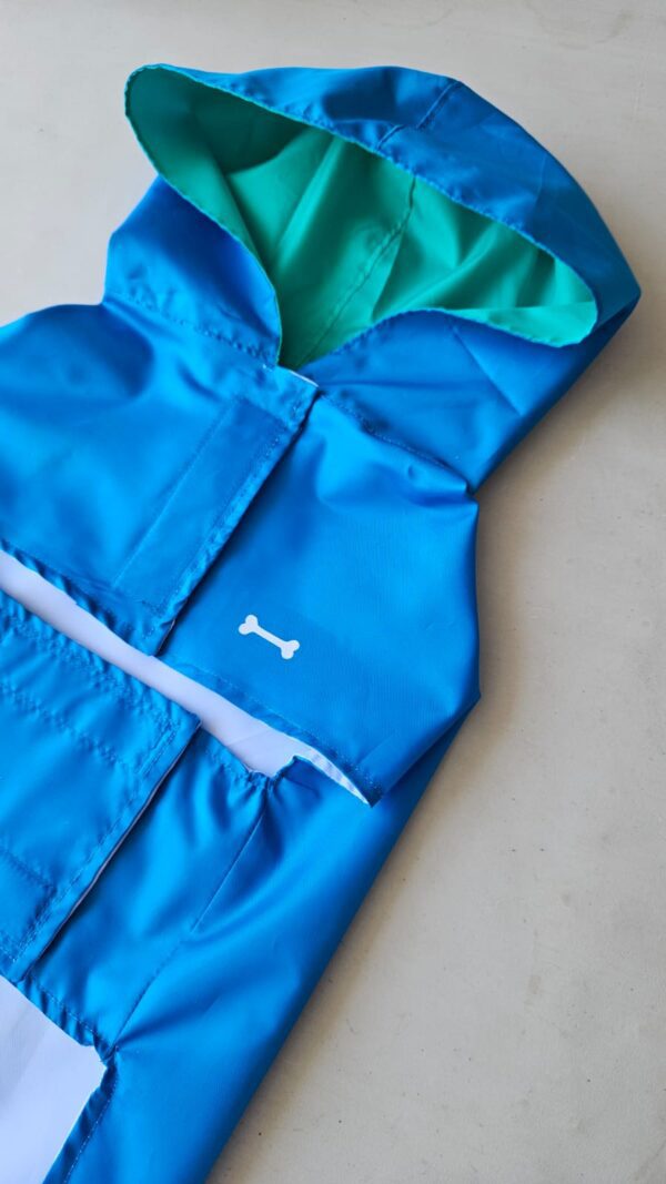 CAPA IMPERMEABLE PARA MASCOTAS CON CAPUCHA - Ropa para perros y gatos
