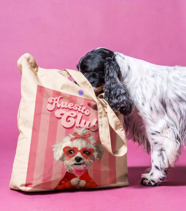 Gemini_Generated_Image_91r67i91r67i91r6 TOTE BAG HUESITO CLUB – Bolsa para Paseo con Mascotas
